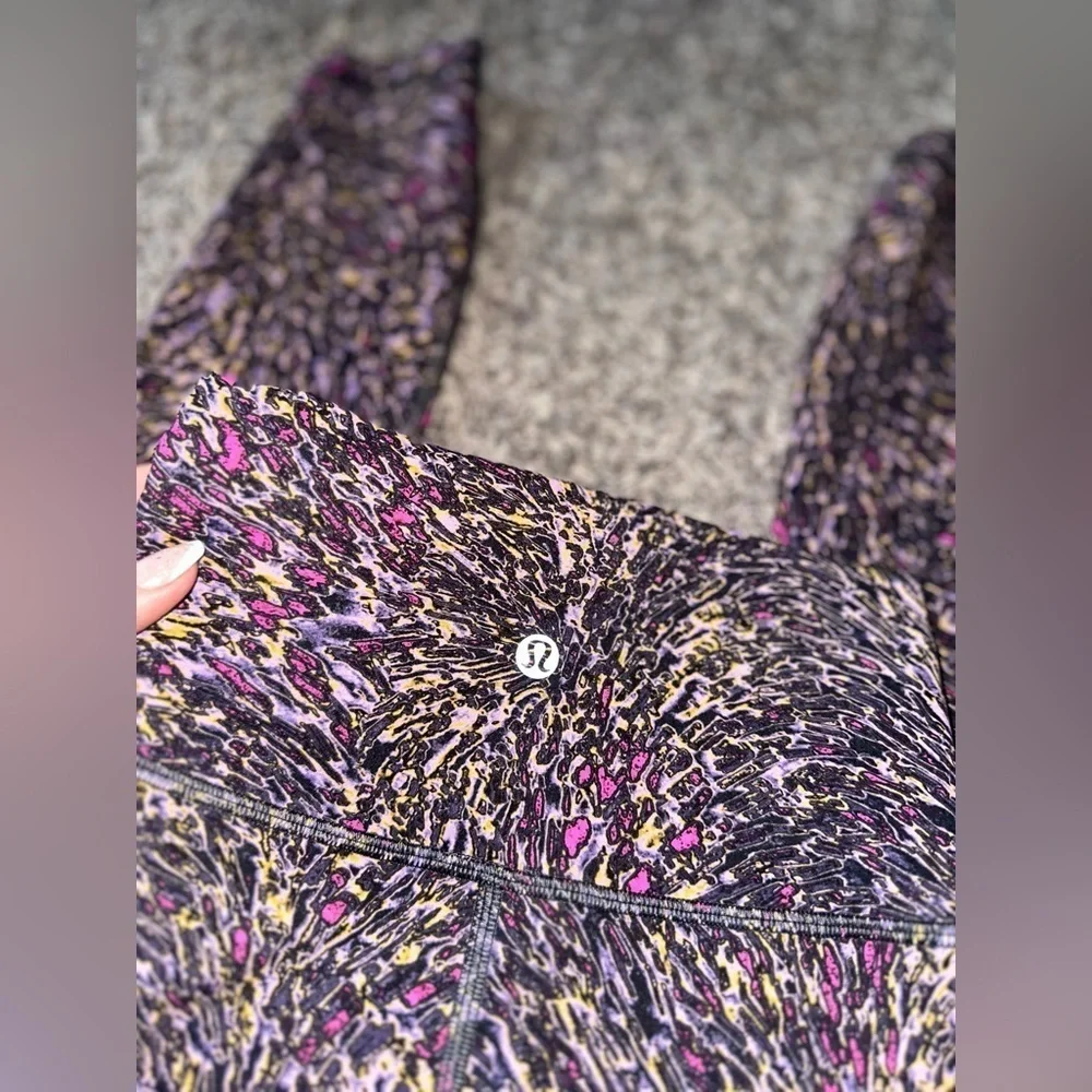 Women’s Lululemon Invigorate Topography Multi Color High-Rise Tight Size 2